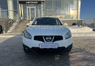 Подержанный автомобиль Nissan Qashqai 2012 года (2 фото)