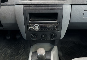 Подержанный автомобиль Skoda Fabia Hatchback 2001 года (11 фото)