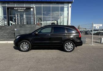 Подержанный автомобиль Honda CR-V 2011 года (8 фото)