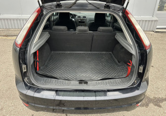 Подержанный автомобиль Ford Focus Hatchback 2008 года (15 фото)