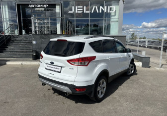 Подержанный автомобиль Ford Kuga 2016 года (5 фото)
