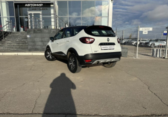 Подержанный автомобиль Renault Kaptur 2017 года (7 фото)
