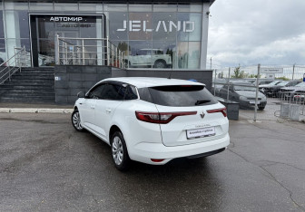 Подержанный автомобиль Renault Megane Wagon 2018 года (7 фото)