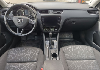 Подержанный автомобиль Skoda Octavia Liftback 2020 года (10 фото)