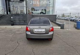 Подержанный автомобиль Kia Rio Sedan 2010 года (6 фото)
