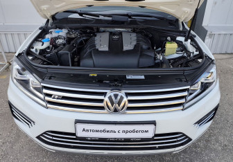 Подержанный автомобиль Volkswagen Touareg 2016 года (13 фото)