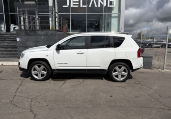 Подержанный автомобиль Jeep Compass 2012 года (8 фото)