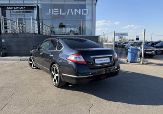 Подержанный автомобиль Nissan Teana 2011 года (7 фото)
