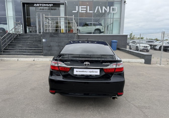 Подержанный автомобиль Toyota Camry Sedan 2015 года (6 фото)