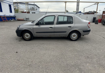 Подержанный автомобиль Renault Symbol 2005 года (8 фото)
