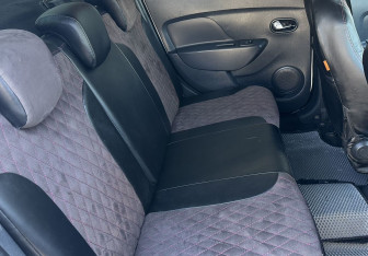 Подержанный автомобиль Renault Logan Sedan 2015 года (12 фото)