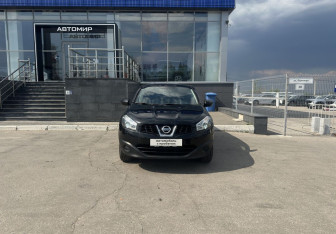 Подержанный автомобиль Nissan Qashqai 2013 года (2 фото)