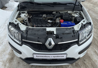 Подержанный автомобиль Renault Sandero 2018 года (13 фото)