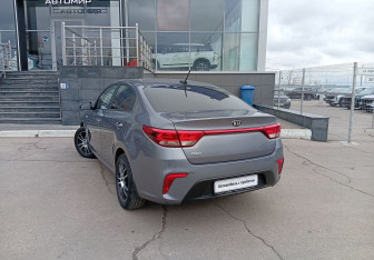Подержанный автомобиль Kia Rio Sedan 2018 года (7 фото)