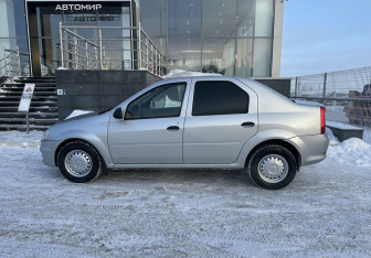 Подержанный автомобиль Renault Logan Sedan 2014 года (8 фото)