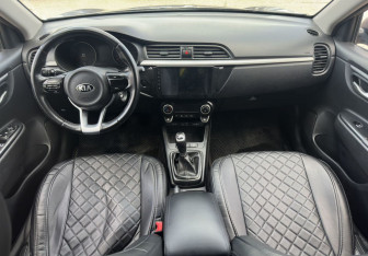 Подержанный автомобиль Kia Rio Sedan 2019 года (10 фото)