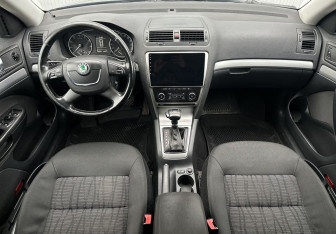 Подержанный автомобиль Skoda Octavia Wagon 2011 года (10 фото)
