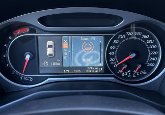 Подержанный автомобиль Ford Mondeo Sedan 2010 года (9 фото)