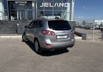 Подержанный автомобиль Hyundai Santa Fe 2010 года (7 фото)