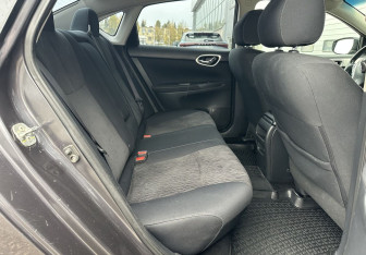 Подержанный автомобиль Nissan Sentra Sedan 2015 года (12 фото)