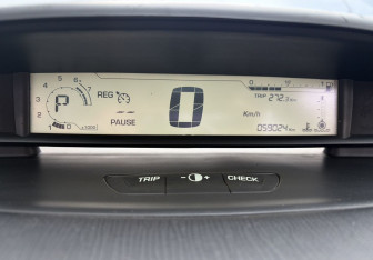 Подержанный автомобиль Citroen C4 Hatchback 2010 года (9 фото)