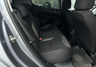 Подержанный автомобиль Peugeot 308 Hatchback 2010 года (12 фото)