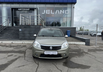 Подержанный автомобиль Renault Sandero 2011 года (2 фото)