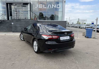 Подержанный автомобиль Toyota Camry Sedan 2019 года (7 фото)