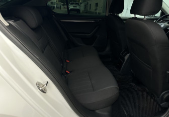 Подержанный автомобиль Skoda Octavia Liftback 2020 года (12 фото)