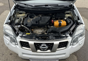 Подержанный автомобиль Nissan X-Trail 2014 года (13 фото)