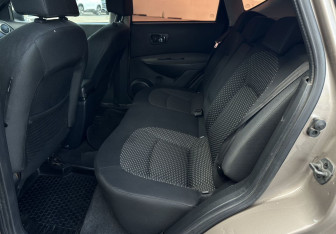 Подержанный автомобиль Nissan Qashqai 2007 года (12 фото)
