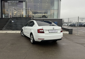Подержанный автомобиль Skoda Octavia Liftback 2017 года (7 фото)