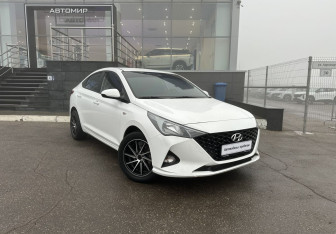 Подержанный автомобиль Hyundai Solaris Sedan 2022 года (3 фото)