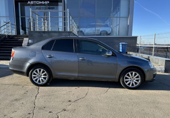 Подержанный автомобиль Volkswagen Jetta Sedan 2009 года (4 фото)