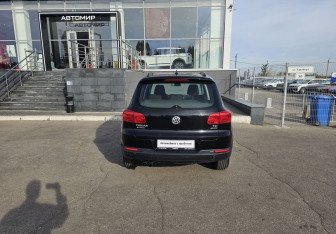Подержанный автомобиль Volkswagen Tiguan 2012 года (6 фото)