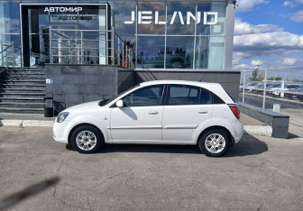 Подержанный автомобиль Kia Rio Sedan 2011 года (8 фото)