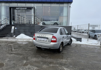 Подержанный автомобиль LADA (ВАЗ) Kalina Sedan 2010 года (5 фото)