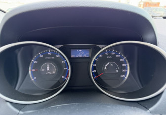 Подержанный автомобиль Hyundai ix35 2012 года (9 фото)