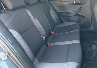 Подержанный автомобиль Skoda Rapid Liftback 2021 года (12 фото)