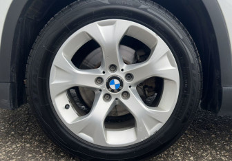 Подержанный автомобиль BMW X1 2012 года (14 фото)