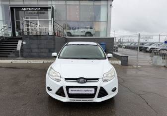 Подержанный автомобиль Ford Focus Hatchback 2012 года (2 фото)