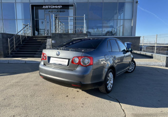 Подержанный автомобиль Volkswagen Jetta Sedan 2009 года (5 фото)