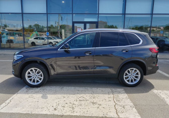 Подержанный автомобиль BMW X5 2019 года (2 фото)