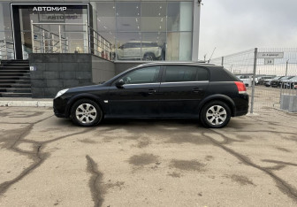 Подержанный автомобиль Opel Signum 2007 года (8 фото)