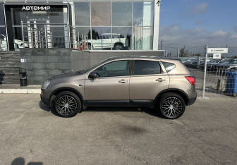 Подержанный автомобиль Nissan Qashqai 2007 года (8 фото)