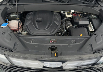 Подержанный автомобиль Geely Atlas 2024 года (13 фото)