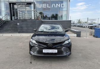 Подержанный автомобиль Toyota Camry Sedan 2019 года (2 фото)