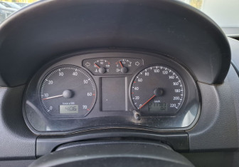 Подержанный автомобиль Volkswagen Polo Hatchback 2008 года (9 фото)