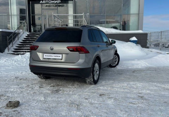 Подержанный автомобиль Volkswagen Tiguan 2020 года (5 фото)