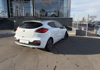 Подержанный автомобиль Kia Ceed Hatchback 2013 года (5 фото)
